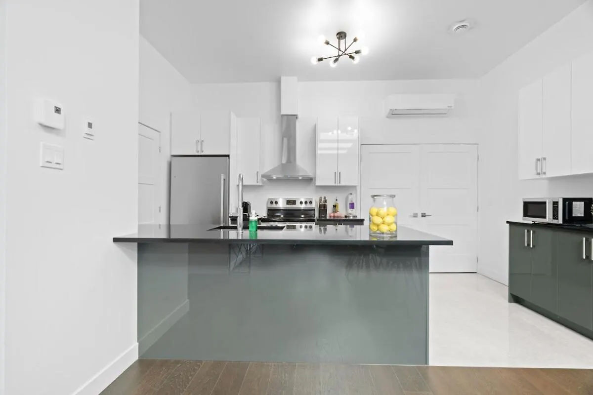 Modern And Cozy 2Bdr Near St-Hubert Plaza Apartment Montreal
