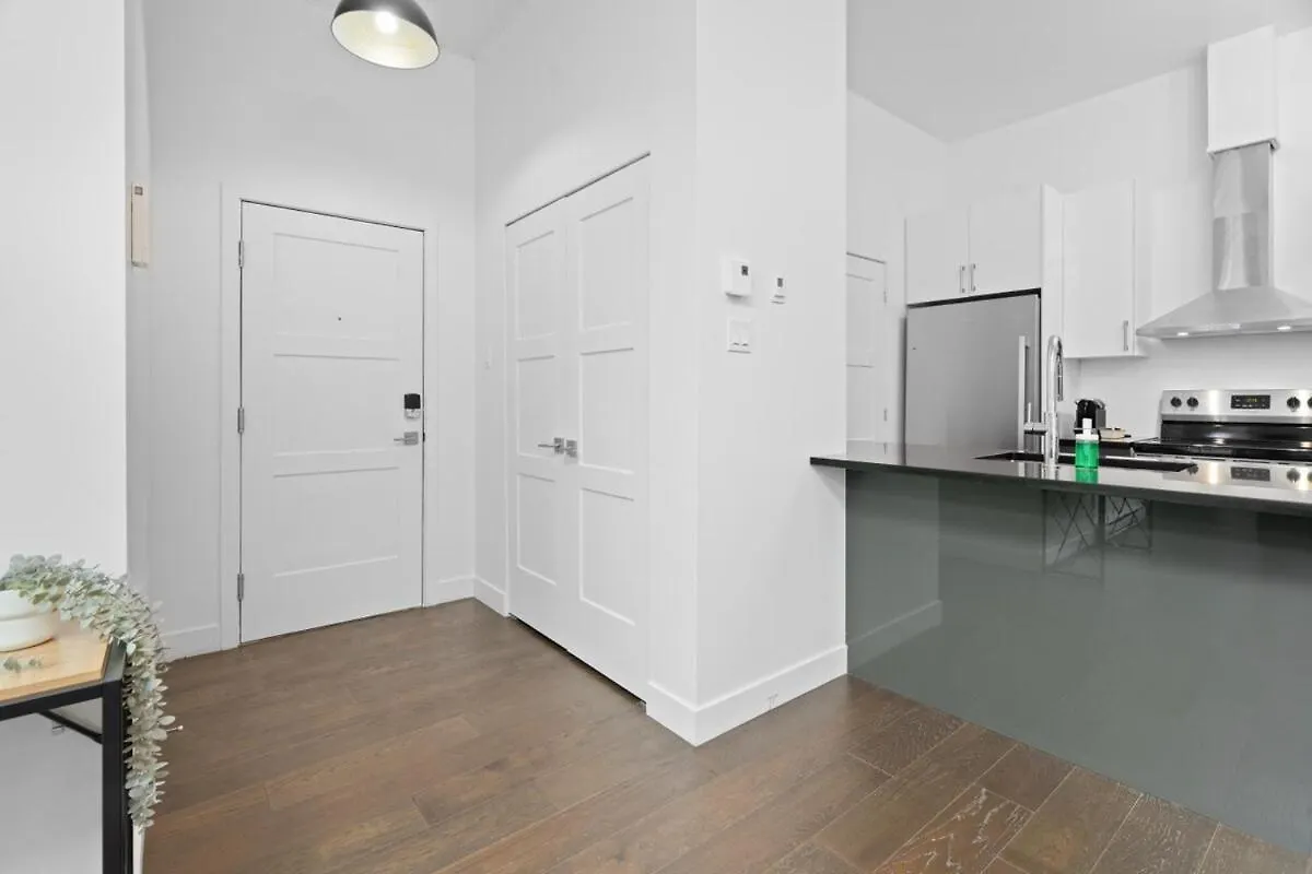 Modern And Cozy 2Bdr Near St-Hubert Plaza Apartment Montreal