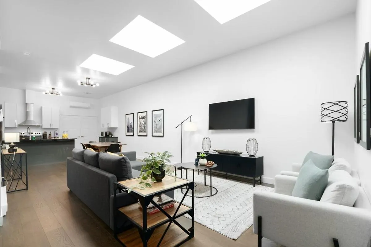 Modern And Cozy 2Bdr Near St-Hubert Plaza Διαμέρισμα Μόντρεαλ